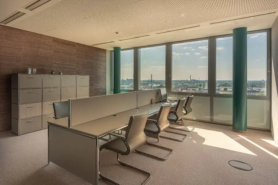 COLLECTION Business Center Düsseldorf Dreischeibenhaus an der Königsallee