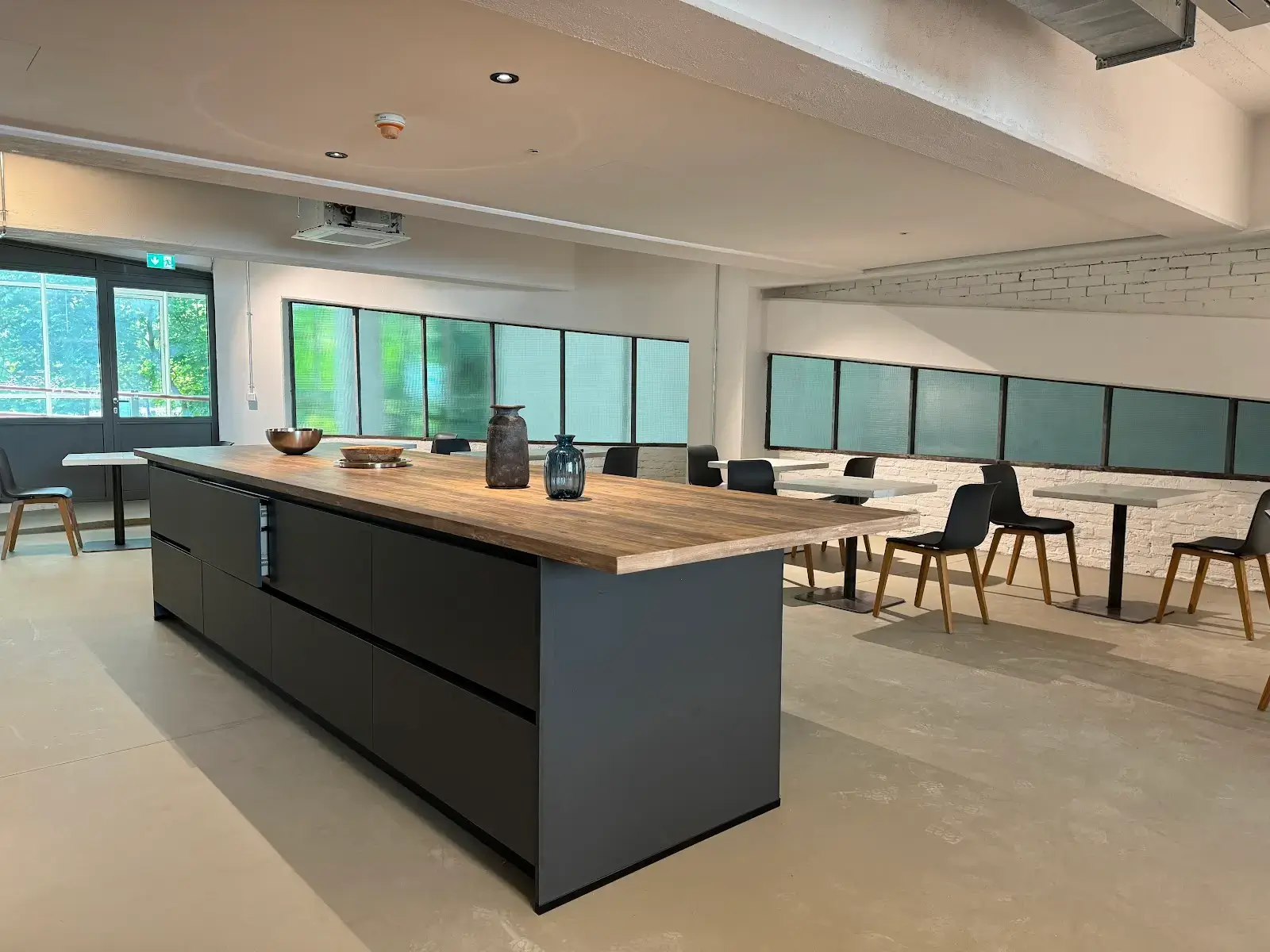 Garage 127 Coworking interior photo 2