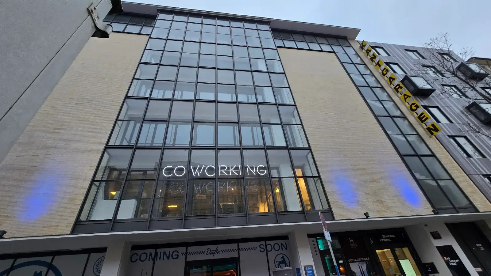 Garage 127 Coworking interior photo 5